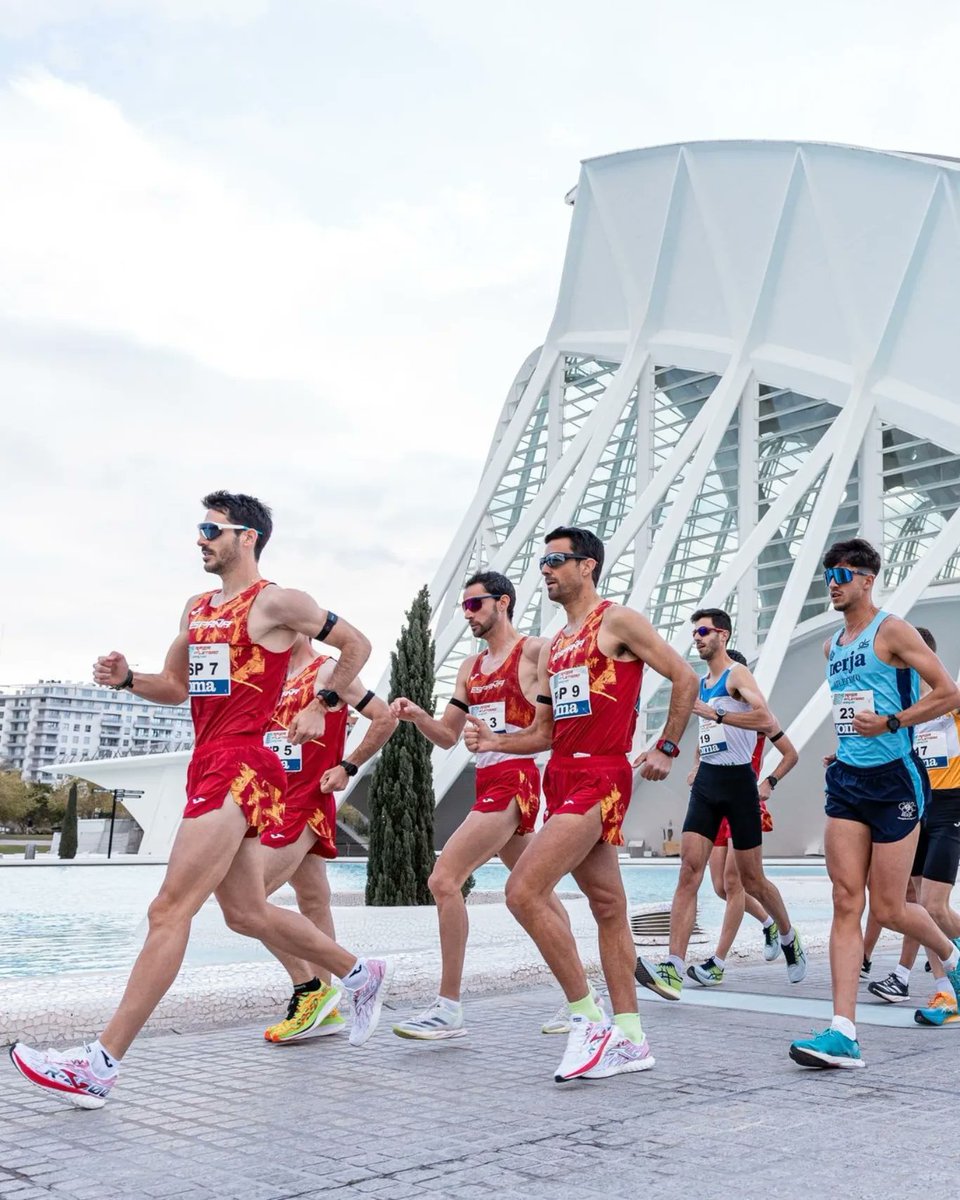 Critérium Internacional de Relevo Mixto:
Este pasado domingo debuté junto a mi compañera de equipo @paula_juarez7 , en el nuevo formato que estará presente en los próximos JJOO de París 2024.

Resultado final:
4️⃣° Posición General
5️⃣° Ránking Mundial 🌍
⏱️ 2h58'57"
📏 42.195m