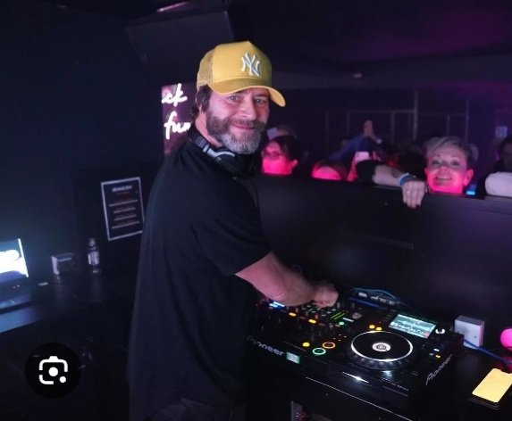 Happy Dougie Tuesday 🎧 ThaTTers 
Enjoy your day take care 🙂 
Credit to owner 📸