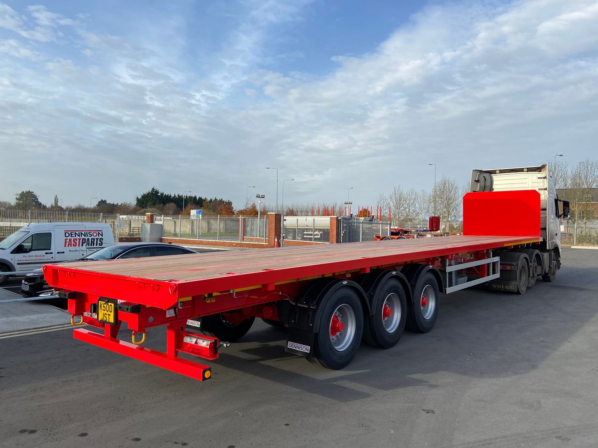 Platform trailer spotted leaving the yard in Naas.

#Logistics #Trailers #Truck