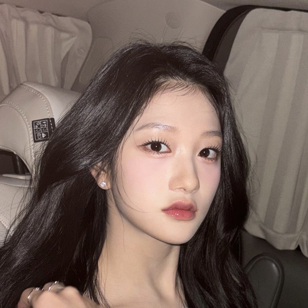 _glasslsy's tweet photo. 우리 갱얼지 솔로곡 나와요!!
#우린_마지막_봄인가봐
오늘18시 발매니까 많은 관심 부탁드립니다😀😀
#끝나지않는_서연이의_마지막_봄 https://t.co/tnUj4rVRYy