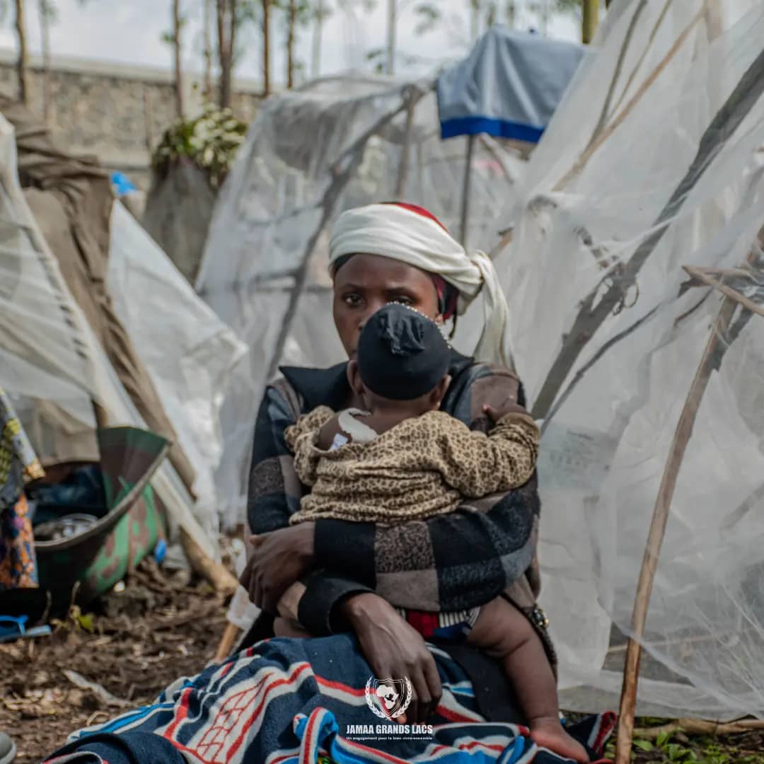 🟠En ce mois dédié à la célébration des droits des femmes, il y a urgence d'un regard particulier aux femmes déplacées vivant indignement dans les camps et celles réduites au silence par des violences multiformes au Kivu. Elles sont aussi femmes, mères et filles du monde 👌🏽 2/3