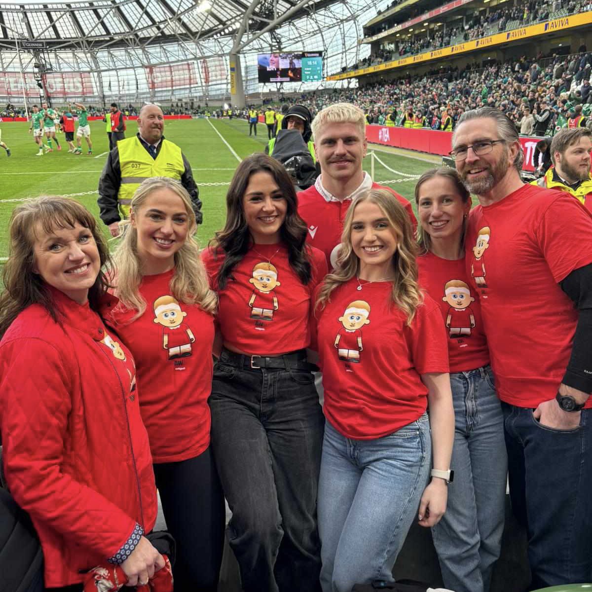 When you receive a photo that’s to good not to share! ❤️🏴󠁧󠁢󠁷󠁬󠁳󠁿🏉🤘

Massive game this weekend, let’s get begin the boys 👊

#oddgods #wales #rugby