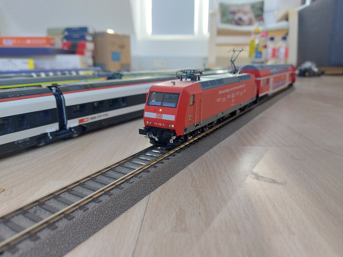 Totaly forgot to post this lovely gift from <a href="/anton6437/">Anton6437</a> . It is a very nice Model of a Br 145 by roco. I also added one of the front details as I will only use in combination with controlcars.