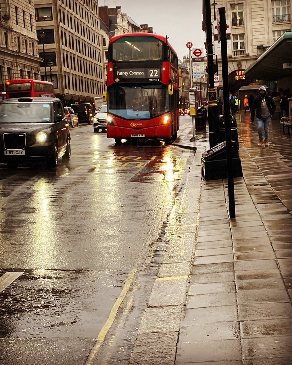 Rainy morning in Piccadilly #London