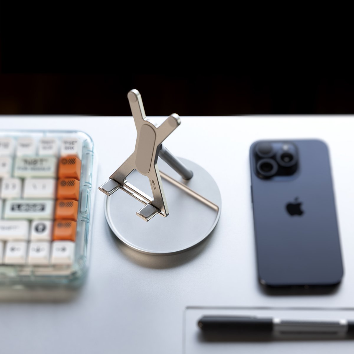 ddhifi_com's tweet photo. New Arrival: ddHiFi HS110 HiFi Desktop Stand

What we place on the table and interface daily, we wish for it to remain fresh and fashionable.

#ddHiFi #HiFiStand #Desktop #PhoneStand #DAPStand https://t.co/Sj509hMn46