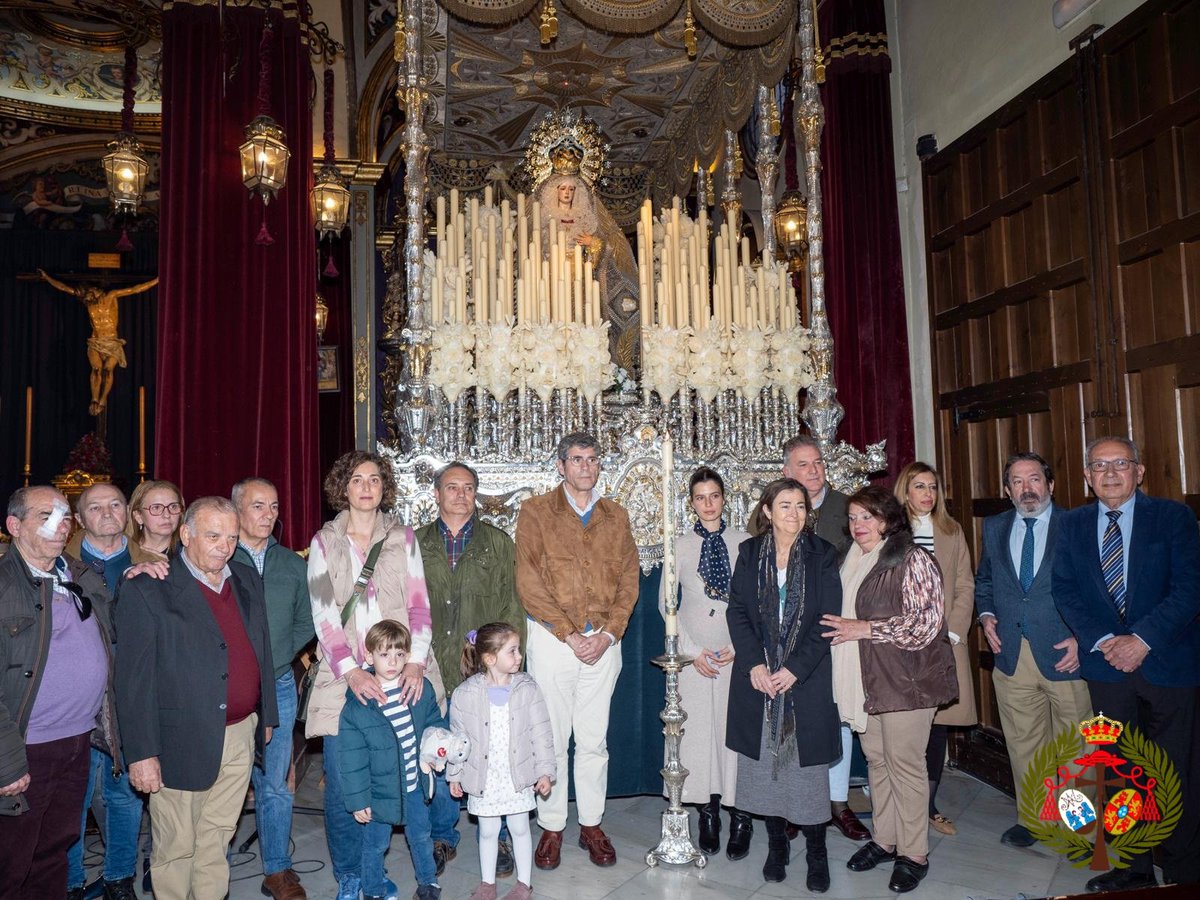Hdadlosnegritos's tweet photo. 🔵 Como en cada Cuaresma, ayer tuvo lugar el emotivo momento de la fundición del cirio "Ángeles para la Vida", de los Donantes de Órganos, para iluminar a Nuestra Señora de los Ángeles el próximo Jueves Santo.

#LosNegritos24 #TDSCofrade https://t.co/CBtOt61UGU