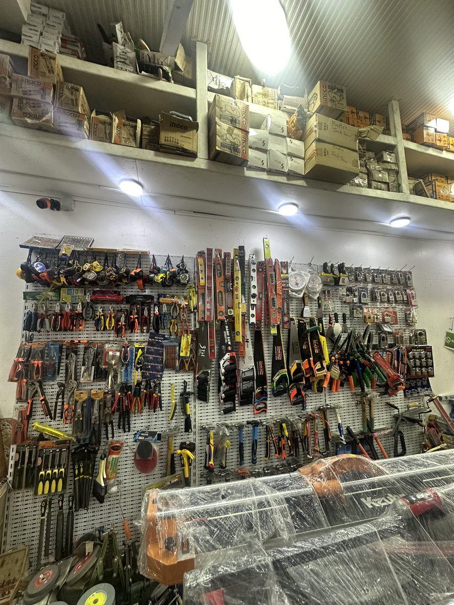 Scripp_T's tweet photo. “What do you do”

Mewɔ Mall, filled with Machines🫱🏽‍🫲🏾✨ #EpTools https://t.co/ipTnDoJSQ9