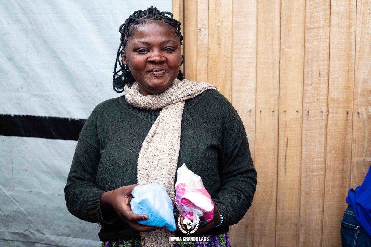 🟣L'hygiène menstruelle c'est aussi un pilier du respect de la dignité de la femme. Nos volontaires du programme de l'université citoyenne distribuent et initient les femmes aux bonnes pratiques d'utilisation des kits d'hygiène menstruelle dans les camps des déplacés à Goma 3/3