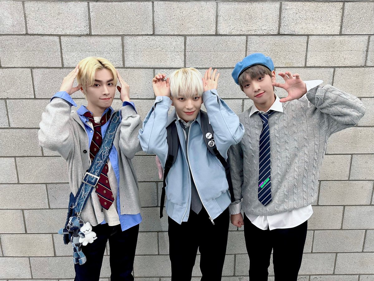 theshow_offcl's tweet photo. 🩷💚 #더쇼 에 강강쥐🐶 둘, 토깽이🐰 하나 침입했습니다｡ 신원 확인해 주세요｡

🗣 : 네 확인하겠습니다 (ง •̀_•́)۶ ‼️ 
확인 결과 #샤오쥔 #유준 #민재 입니다🫢 

🌟천사🪽 🐶강쥐🐶 🐰토끼🐰가
더쇼에게로 내려왔습니다 °˖✧◝(⁰▿⁰)◜✧˖°

@NCTsmtown @wayv_official @xikers_official https://t.co/eSHotWg64X