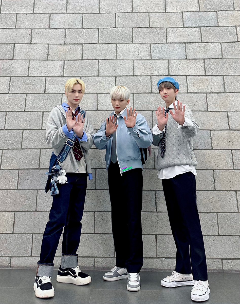 theshow_offcl's tweet photo. 🩷💚 #더쇼 에 강강쥐🐶 둘, 토깽이🐰 하나 침입했습니다｡ 신원 확인해 주세요｡

🗣 : 네 확인하겠습니다 (ง •̀_•́)۶ ‼️ 
확인 결과 #샤오쥔 #유준 #민재 입니다🫢 

🌟천사🪽 🐶강쥐🐶 🐰토끼🐰가
더쇼에게로 내려왔습니다 °˖✧◝(⁰▿⁰)◜✧˖°

@NCTsmtown @wayv_official @xikers_official https://t.co/eSHotWg64X