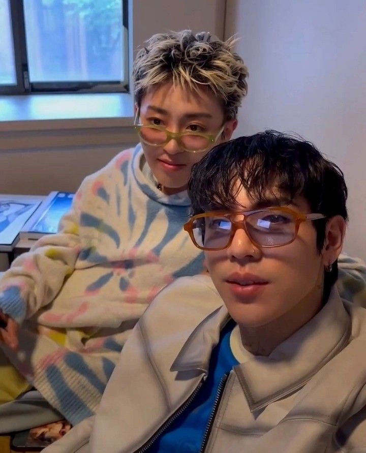 Merhaba solo ve khh sanatçıları için açılmış rt sayfasıyız açacağınız golara veya satış tweetlerine bizi etiketleyebilirsiniz 🫰