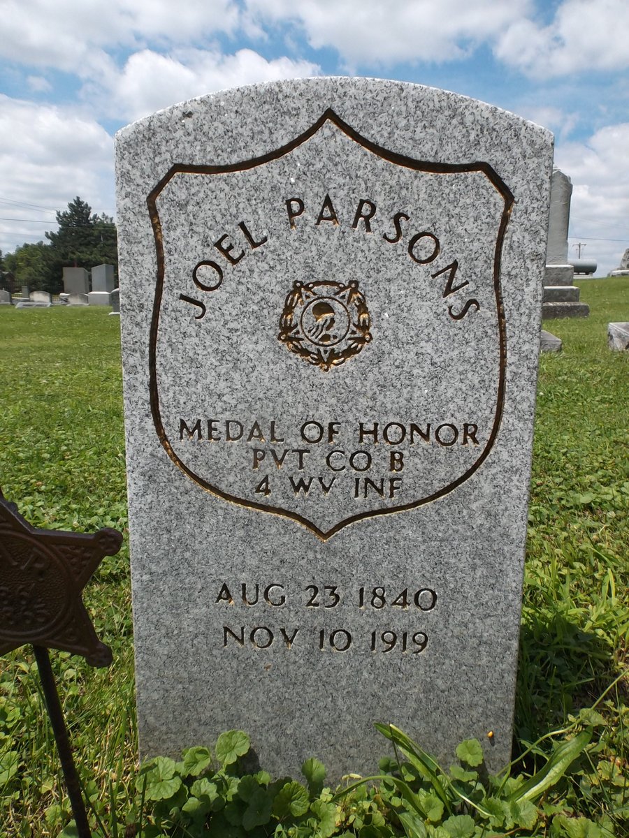 #MedalofHonorMonday- Medal of Honor recipient Pvt. Joel Parsons who is buried at the Union Cemetery in Columbus, Ohio (Franklin Co.)
(TNT Images (c) 2017, Photos: Ken Naegele)
#MedalofHonor #Monday #Veteran #CivilWar #Ohio #Columbus