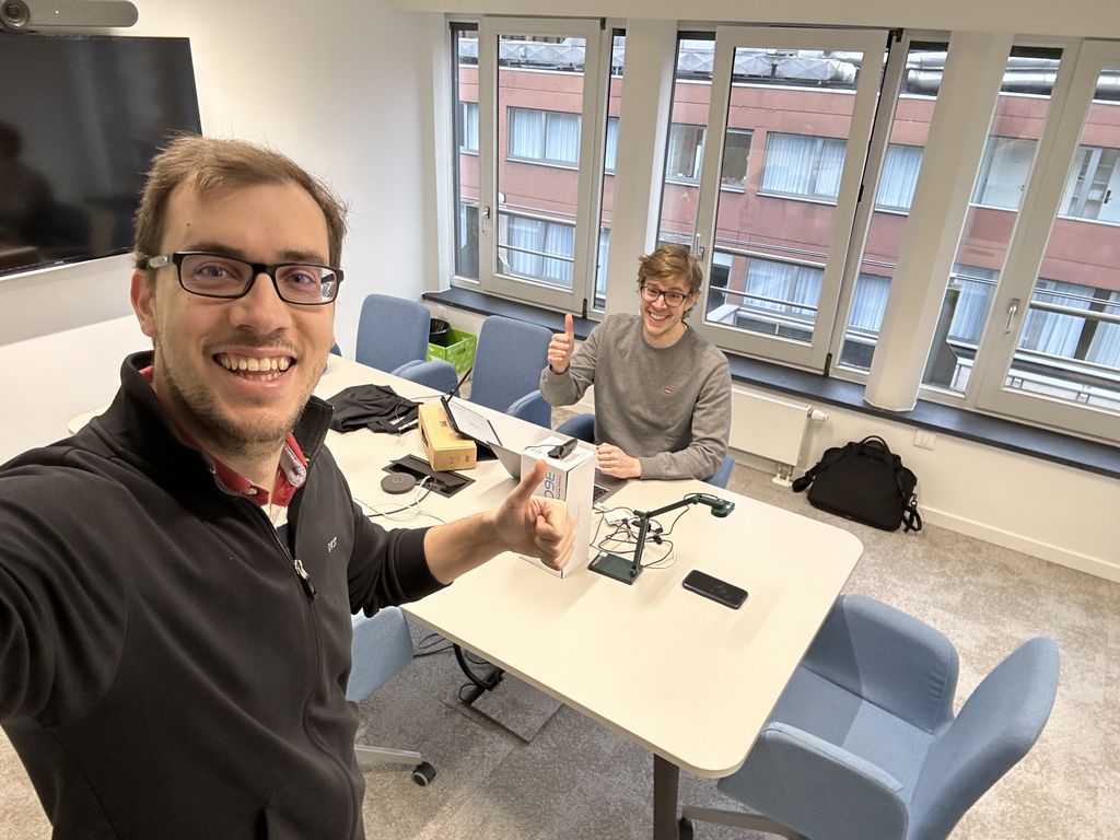 User testing day today 👍 
With the fancy double camera set up for mobile 🤳 

#uxresearch