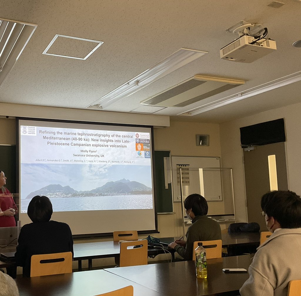 Spent a few days at Tokyo Metropolitan University (TMU) with a tour of their facilities for studying tephra deposits! A field day around Hakone volcano and finished with a presentation of my PhD research. Now onto Kyushu! 🌋 @SwanseaTephra @swanseageog