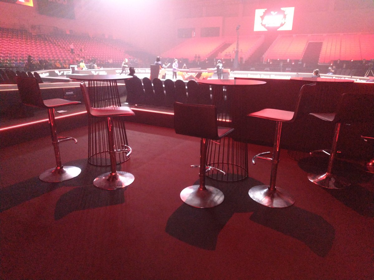 4MIU_TT's tweet photo. 夜の部も #InfinityLounge なので何時にパスを取りに行ったらいいかスタッフに聞いたら、取って来てくれるって。
でも、よく考えたらウォーミングアップエリアを見に行くのに結局外に出ないと行けないので一緒だった😅
ランキングの高い選手はInfinity LoungeのLB側になっているようなので美宇ちゃんはLB側だと思い、LBのチケットを買いました。
#卓球🏓 #WTT #シンガポールスマッシュ #SingaporeSmash