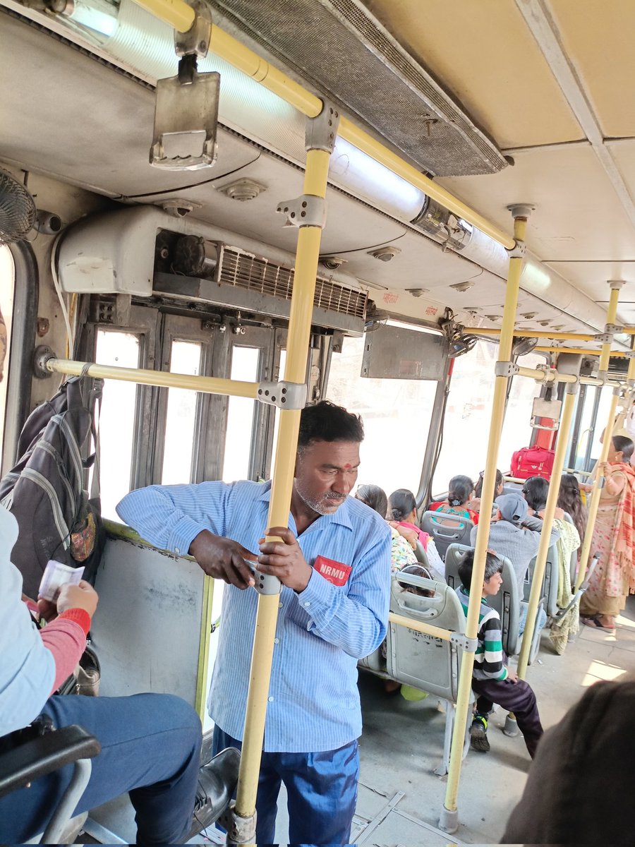vikramgoyal19's tweet photo. @ArvindKejriwal @kgahlot sir Today I travelled in DTC bus. pls see the pathetic condition of AC DTC BUS. AC not working at all. Even condition of the bus is worst. Pls take necessary action. https://t.co/0mseSgTm5D