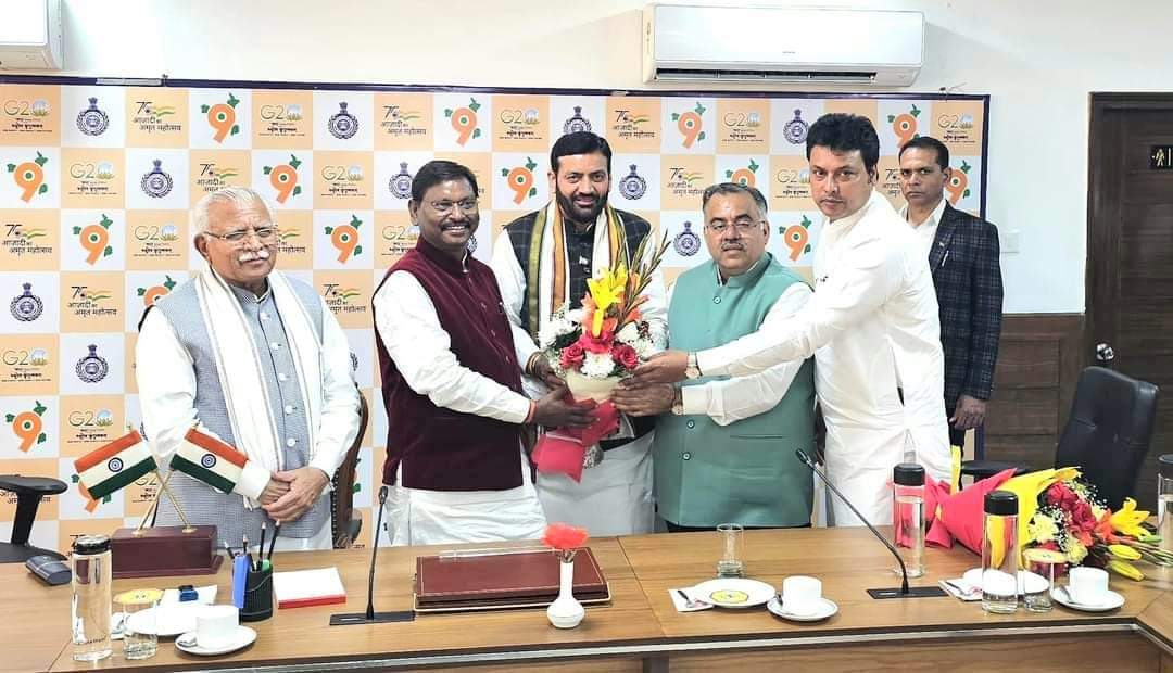 सर्व सम्मति से भाजपा विधायक दल का नेता चुने जाने पर प्रधानमंत्री श्री <a href="/narendramodi/">Narendra Modi</a> जी,गृह मंत्री श्री <a href="/AmitShah/">Amit Shah</a> जी,राष्ट्रीय अध्यक्ष श्री <a href="/JPNadda/">Jagat Prakash Nadda</a> जी <a href="/BJP4Haryana/">Haryana BJP</a> प्रदेश प्रभारी श्री <a href="/BjpBiplab/">Biplab Kumar Deb</a> जी पूर्व मुख्यमंत्री <a href="/mlkhattar/">Manohar Lal</a> जी सभी विधायकगण और आजाद विधायकों का आभार।