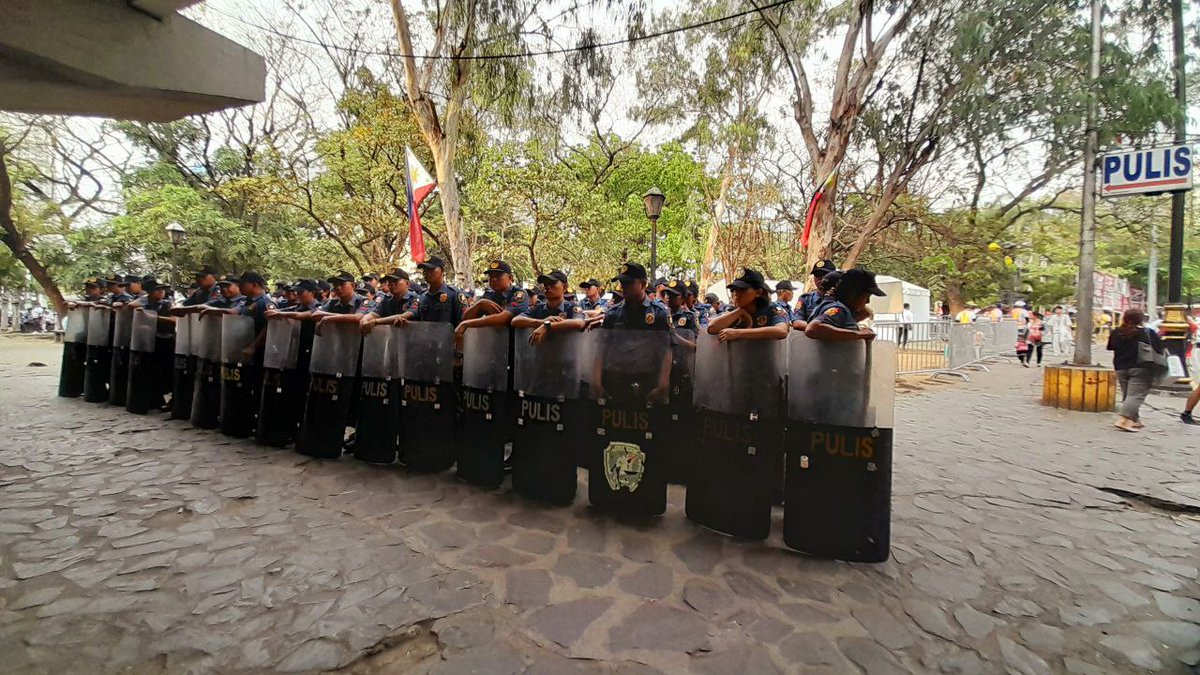 DZAR1026's tweet photo. TINGNAN | ALERTO NCRPO!
Nakaalerto na rin ang mga tauhan ng NCRPO para tiyakin ang seguridad ng mga dumalo sa Laban Kasama ang Bayan Prayer Rally ngayong araw sa Liwasang Bonifacio, Maynila.
#LabanKasamaAngBayan
#LKABprayerRally
#ProtectTheConstitution
#iStandForTheTruth https://t.co/1YTOjGSEl0