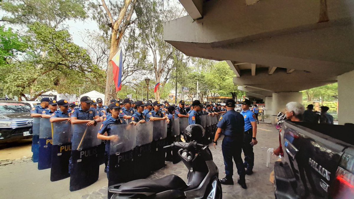 DZAR1026's tweet photo. TINGNAN | ALERTO NCRPO!
Nakaalerto na rin ang mga tauhan ng NCRPO para tiyakin ang seguridad ng mga dumalo sa Laban Kasama ang Bayan Prayer Rally ngayong araw sa Liwasang Bonifacio, Maynila.
#LabanKasamaAngBayan
#LKABprayerRally
#ProtectTheConstitution
#iStandForTheTruth https://t.co/1YTOjGSEl0