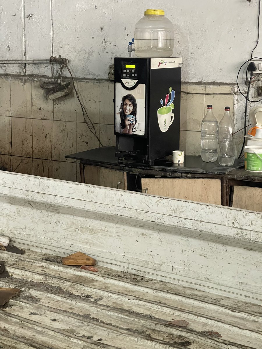 Neeraj_tehi's tweet photo. @MSArenaOfficial Today, I went to the Maruti service centre for my Brezza's first service. They opened the service card, did the washing, handed me the car, and said everything was fine. https://t.co/nvyeHUo1JQ