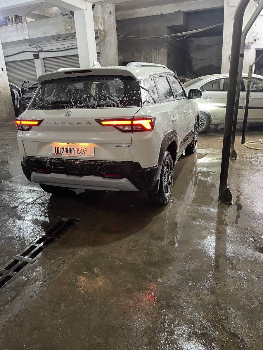 Neeraj_tehi's tweet photo. @MSArenaOfficial Today, I went to the Maruti service centre for my Brezza's first service. They opened the service card, did the washing, handed me the car, and said everything was fine. https://t.co/nvyeHUo1JQ