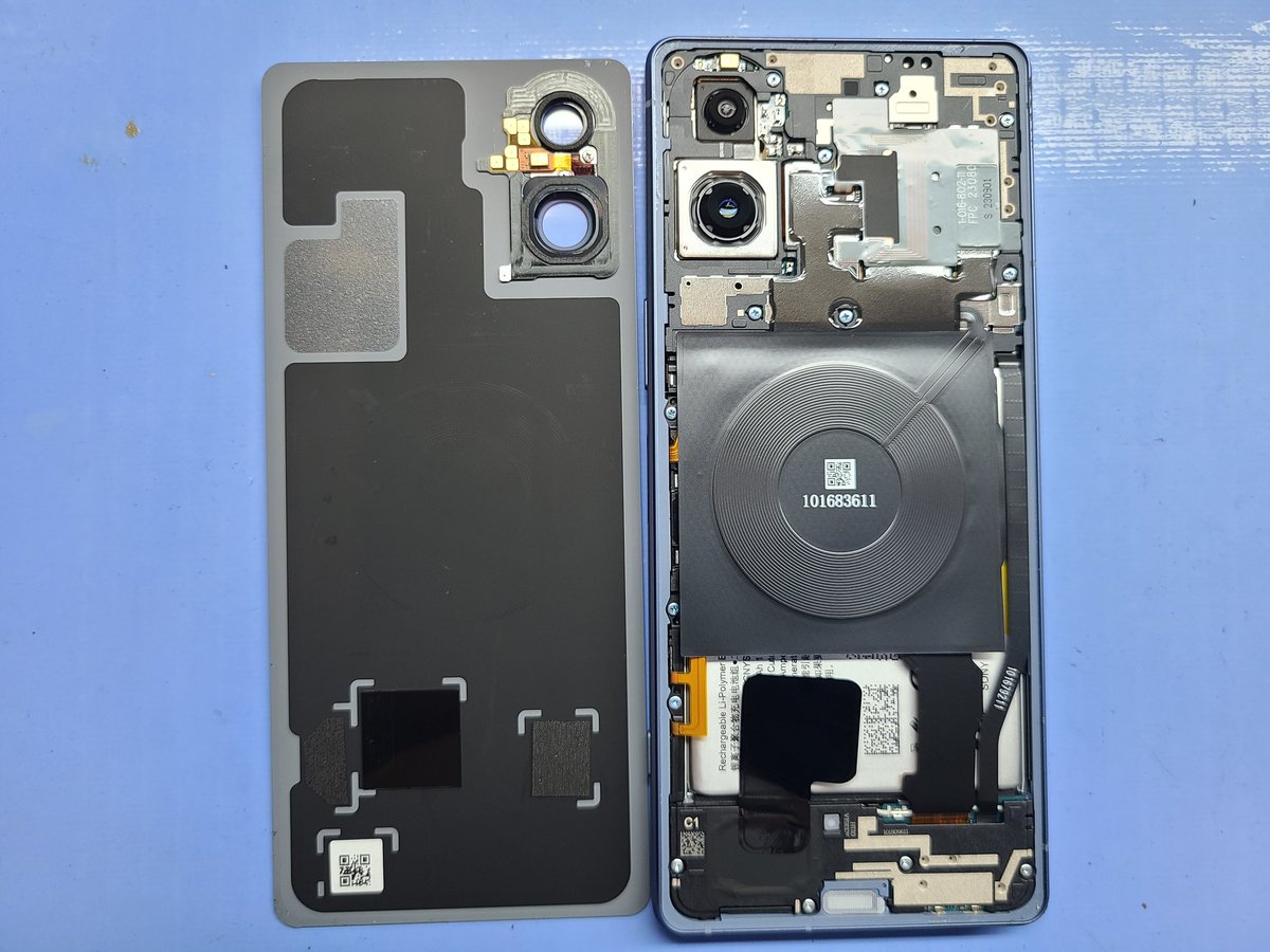 smartmax_repair's tweet photo. #Xperia5V #SOV41
ディスプレイ割れ交換修理のご依頼です!いつも当店をご利用頂き誠にありがとうございます🙇🙇♀️
ディスプレイ上部に細かなひび割れがございました😵💦
動作はしていますが表示は出来ません🙅♂️新品ディスプレイに交換する事で無事に修理完了致しました✨
#スマートまっくす
#即日
#修理 https://t.co/4Rb3LUZIy1