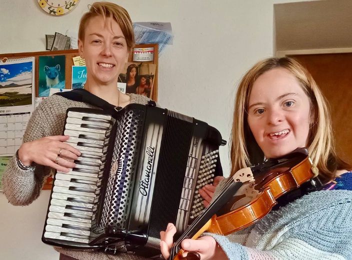 Well done to Skye musician Ester, who's raising awareness of the challenges faced by people with Down's Syndrome. westcoasttoday.co.uk/news/young-sky…