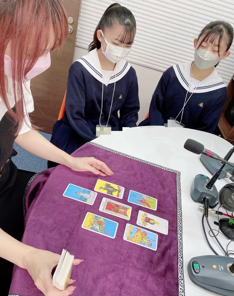 HachiojiFM's tweet photo. 今週末 3月17日 15時～のアクロスモール生放送は❤
　　#Ange 先生の昼から占ナイト
今回は、アシスタントに可愛い中学生、八本みゆ
ちゃん、杉山雫ちゃんをお迎えします💛
テーマは「卒業」みなさんの卒業に関するエピソード、新生活に関するお悩みなど教えて下さいね
Ange先生が解決しちゃいます！ https://t.co/S9CTjG8nWx