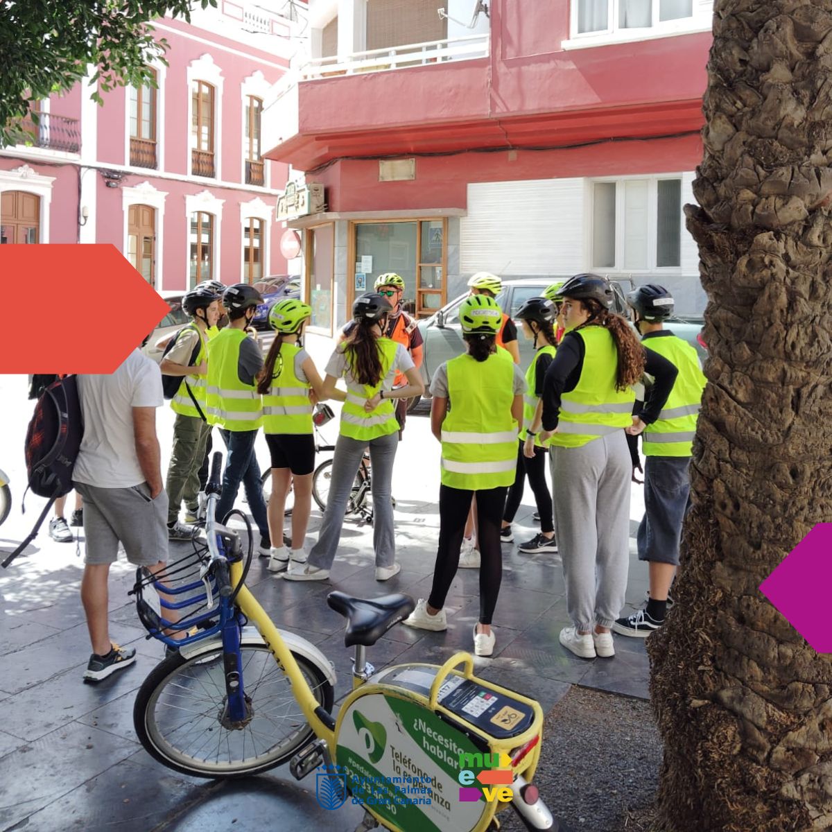 𝗠𝗲𝗷𝗼𝗿 𝗲𝗻 𝗕𝗶𝗰𝗶 🚲🎒 Desarrollamos, con la colaboración de la ONG “Mejor en Bici”, talleres de circulación en bicicleta por las calles de nuestra ciudad. Participan jóvenes de secundaria de varios centros, esta vez le tocó el turno al alumnado del IES Pérez Galdós.