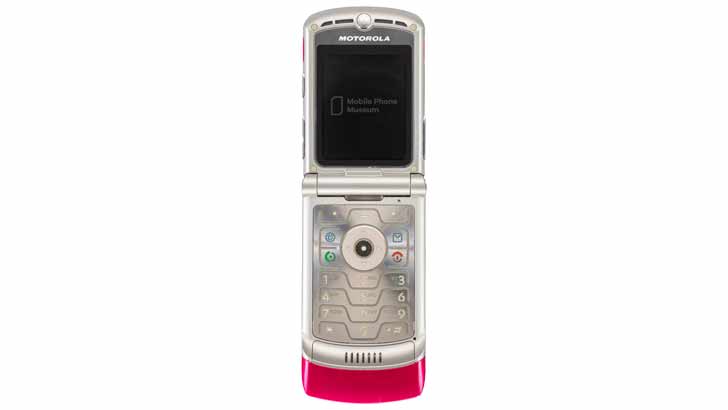 ElecNotes's tweet image. The Motorola Razr V3 was a very stylish flip-phone, introduced in 2004.
#techhistory #historyoftechnology #vintagephone #mobilephone #cellphone
electronics-notes.com/articles/histo…