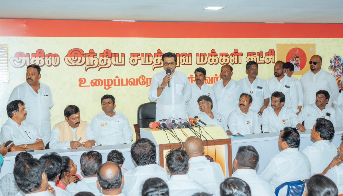 annamalai_k's tweet photo. மாண்புமிகு பாரதப் பிரதமர் திரு @narendramodi அவர்களின் தலைமைத்துவதால் ஈர்க்கப்பட்ட சிறந்த தேசியவாதியான திரு @realsarathkumar அவர்கள், இன்று, @BJP4Tamilnadu மூத்த தலைவர்கள் & பாராளுமன்ற தேர்தல் பொறுப்பாளர் திரு @MenonArvindBJP அவர்கள் முன்னிலையில் அனைத்திந்திய சமத்துவ மக்கள் கட்சியை, பாரதிய ஜனதா கட்சியுடன் இணைப்பதாக அதிகாரபூர்வமாக அறிவித்துள்ளார். 

தனது கலைத்திறன் மூலம் தேசிய உணர்வுக்கு குரல் கொடுத்த திரு @realsarathkumar அவர்கள், தமிழக மக்களுக்கு சேவை செய்வதற்காக தனது வாழ்க்கையை அர்ப்பணித்தவர். 

தமிழகத்தில் அரசியல் மாற்றத்தை மக்கள் எதிர்பார்த்திருக்கும் நேரத்தில், திரு @realsarathkumar அவர்கள் எடுத்துள்ள முடிவ��� சரியான நேரத்தில் எடுக்கப்பட்டுள்ள முடிவாகும்.

@BJP4Tamilnadu சார்பில், பாஜக குடும்பத்திற்கு திரு @realsarathkumar அவர்களை மனதார வரவேற்பதில் மகிழ்ச்சி அடைகிறேன்.