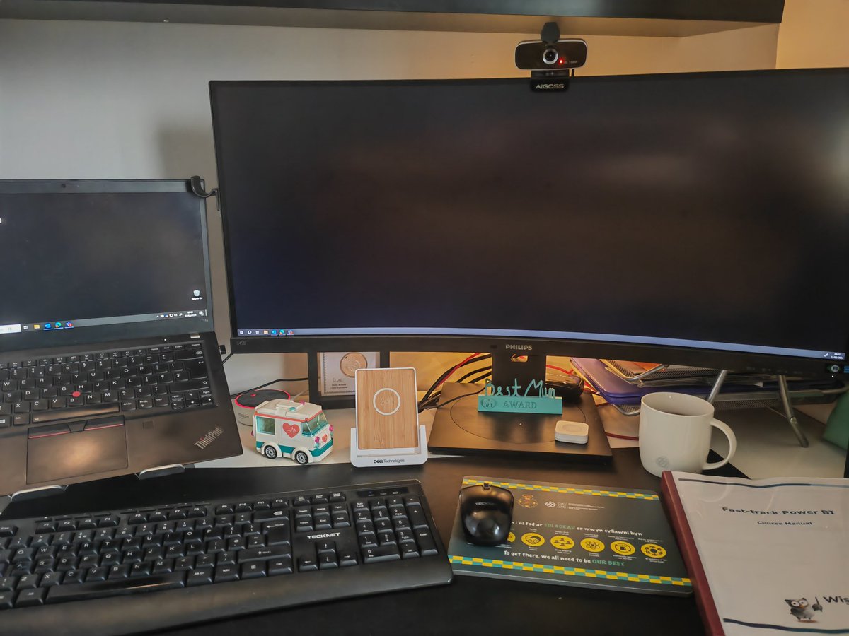 CharlotteBosh's tweet photo. All set up and ready for 3 days of Fast-track Power BI training with @wiseowltraining https://t.co/eckI2dBhUq