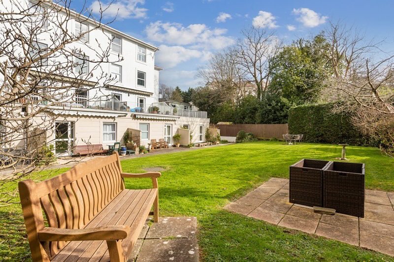 RETIREMENT APARTMENT FOR SALE IN WELLSWOOD 🌿 Glenside Court Higher Erith Road
Guide £120,000 Leasehold

#apartmentsforsale #retirementapartment #retirement #retirementplanning #wellswood #torquayproperty #torquay #estateagentstorquay #estateagentsdevon #devonproperty