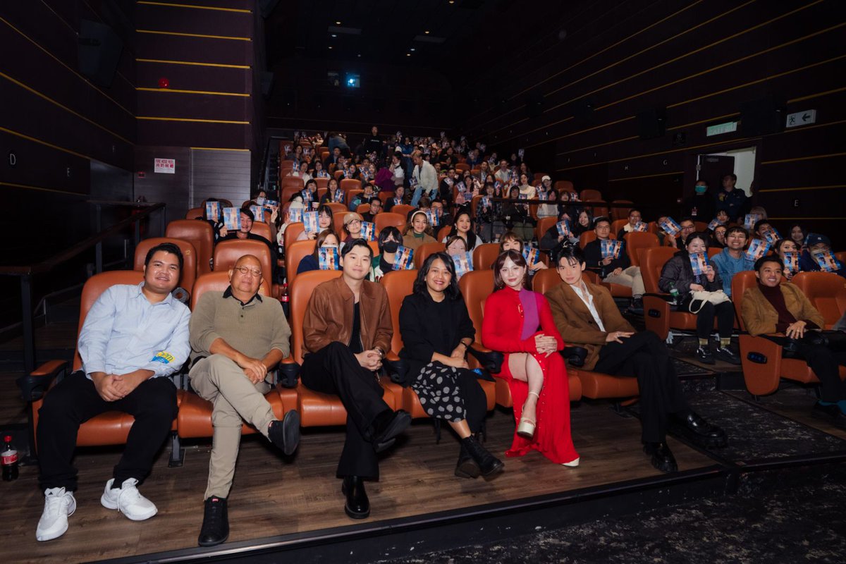 TINGNAN: Success ang naging world premiere ng pelikulang 'Under Parallel Skies' sa APM sa Hong Kong nitong March 11 bilang bahagi ng 17th Asian Film Awards. #UPSWorldPremiereAtAFA #UnderParallelSkies #WinJanellaAtAFA | 📸: 28 Squared Studios BAKA BET MO: inqnews.net/Win17thAFA
