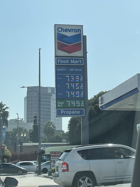 npr.org/2024/03/12/123… Here is the picture I sent @HorsleyScott this morning taken Saturday afternoon in Downtown L.A. when were talking about rising gas prices.