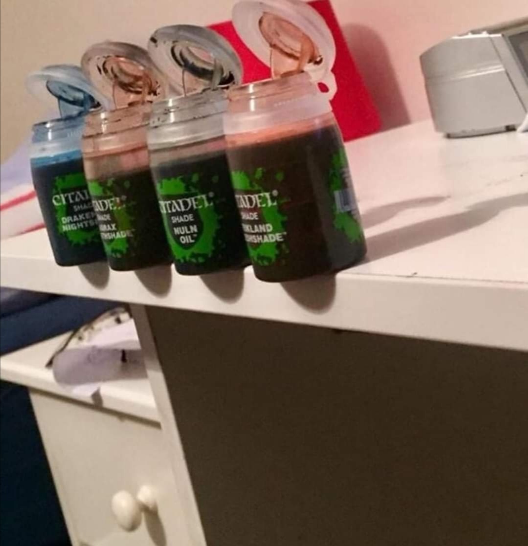 Minipainter living on the edge.