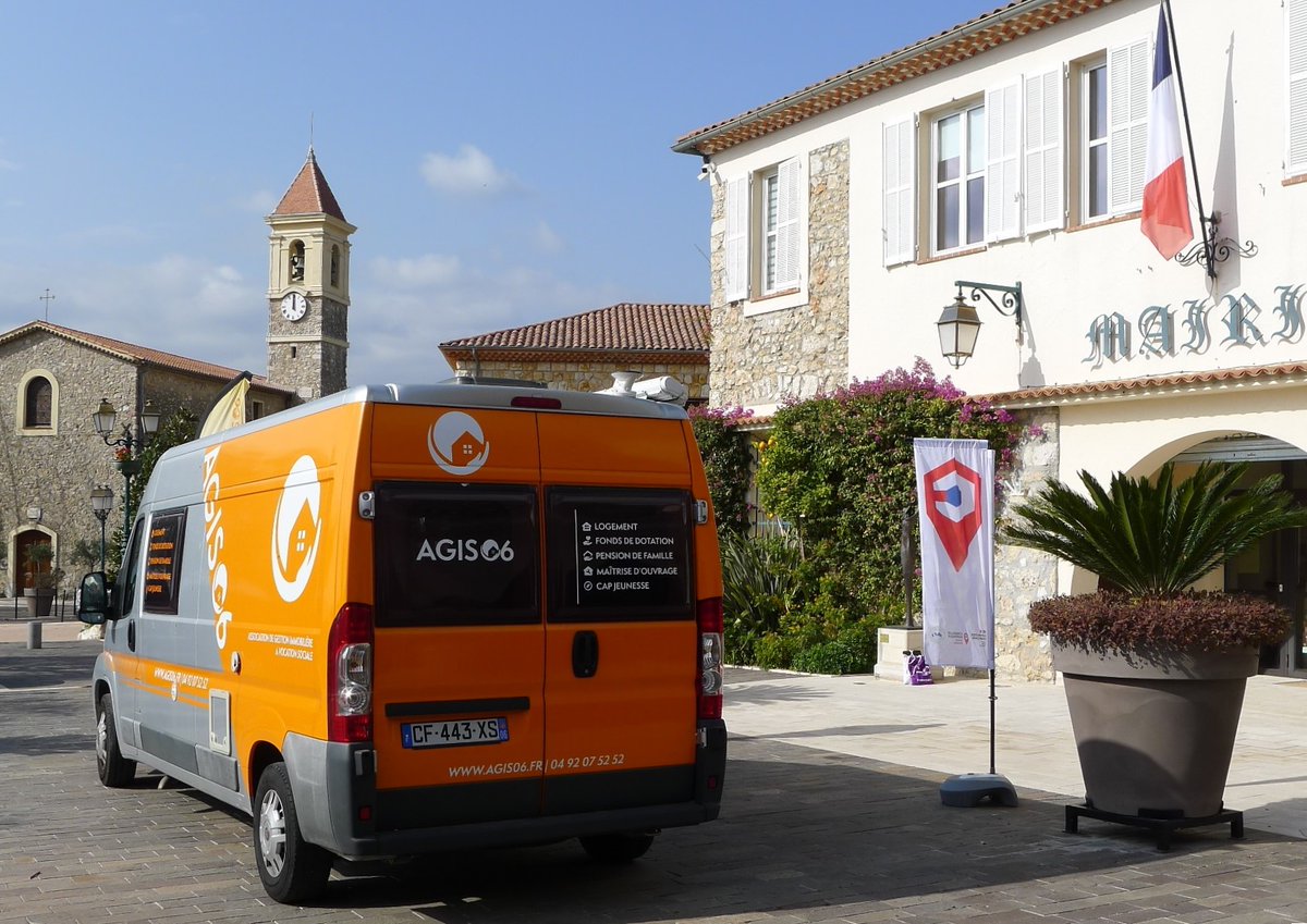 Ce mercredi, nouveau passage du bus d’information mobile, « l’info mob’ »,  place du village, devant la Mairie de 10h à 12h. Un conseiller numérique et une animatrice d’information jeunesse seront présents.
#MédiationNumérique
#administrationenligne
#InfoJeunesse
#Castagniers