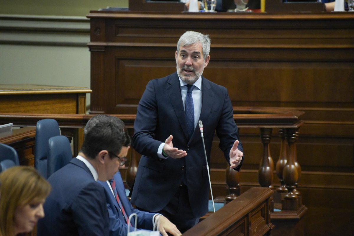 coalicion's tweet photo. 🏛️ Hoy, a partir de las 11:30 h el presidente de Canarias @FClavijoBatlle rinde cuentas de la gestión del Gobierno en el primer Debate del Estado de la Nacionalidad Canaria de la Legislatura.

📍Puedes seguirlo en directo a través de: 

https://t.co/ARRzYwmmd3

#DENCanarias24 https://t.co/69PMYfIrLp