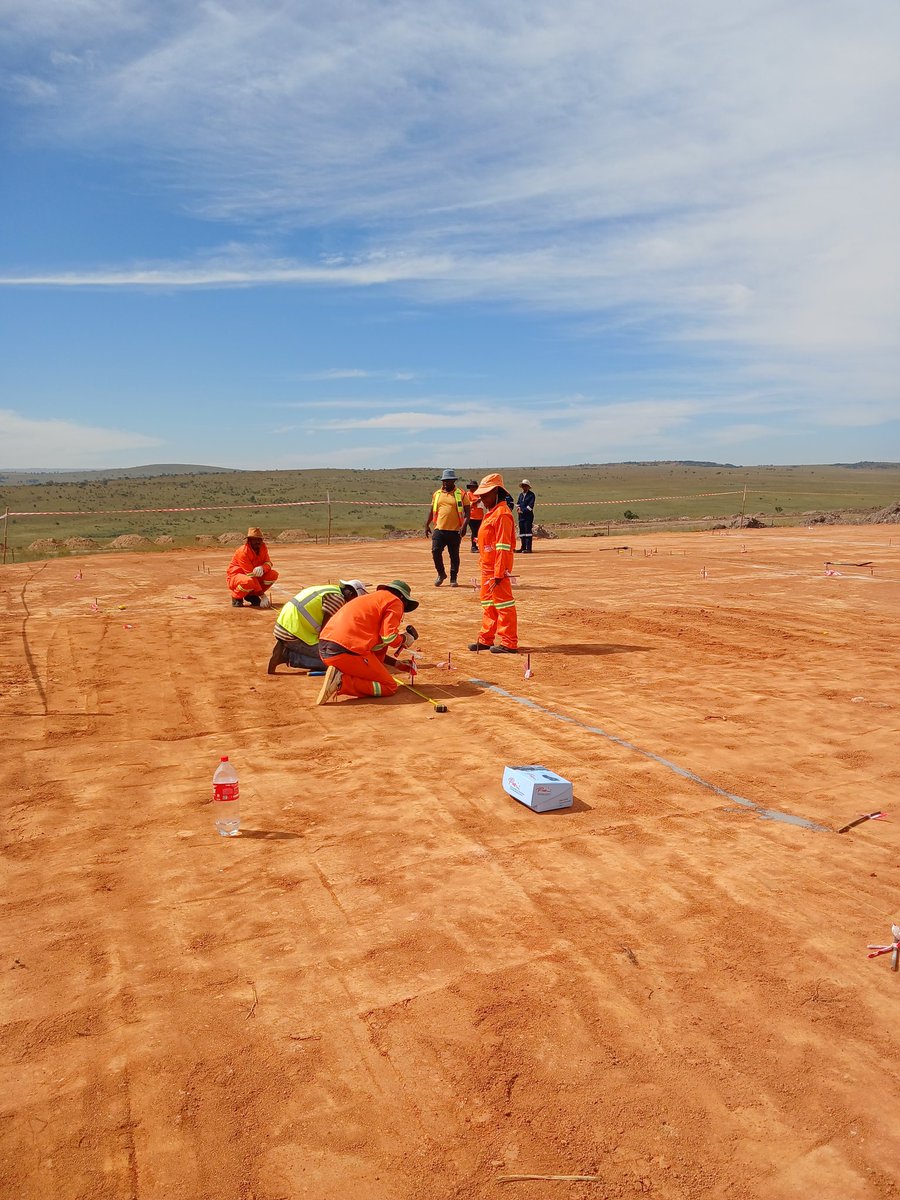 At work ... 🚧 👷‍♀️ 🏗 🚧 👷‍♂️ 

EGGSELLENT By Lebo Construction of 2x 15000 Layer houses .
