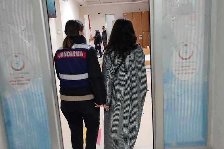 sevincozarslan's tweet photo. 7 İLDE SAHUR BASKINI

Bu sabah İzmir merkezli 7 ilde yapılan ev baskınlarında, aralarında 14 eski ASKERİ ÖĞRENCİNİN bulunduğu 18 kişi gözaltına alındı.

(Fotoğraf: DHA, 12 Mart 2024)
https://t.co/rZYNIiX4Cm https://t.co/2WaflCSJvk