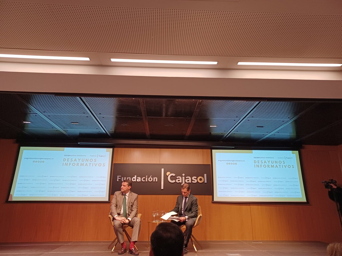 ForoRRII_FARI's tweet photo. Acompañando a @europapress en su Desayuno con @jmbellidoroche, alcalde de @AytoCordoba y Presidente de la @FAMPcomunica.
Presentado por @RamonFPM, Consejero @MedioAmbAND de la @AndaluciaJunta. https://t.co/dxNJOQCzEV