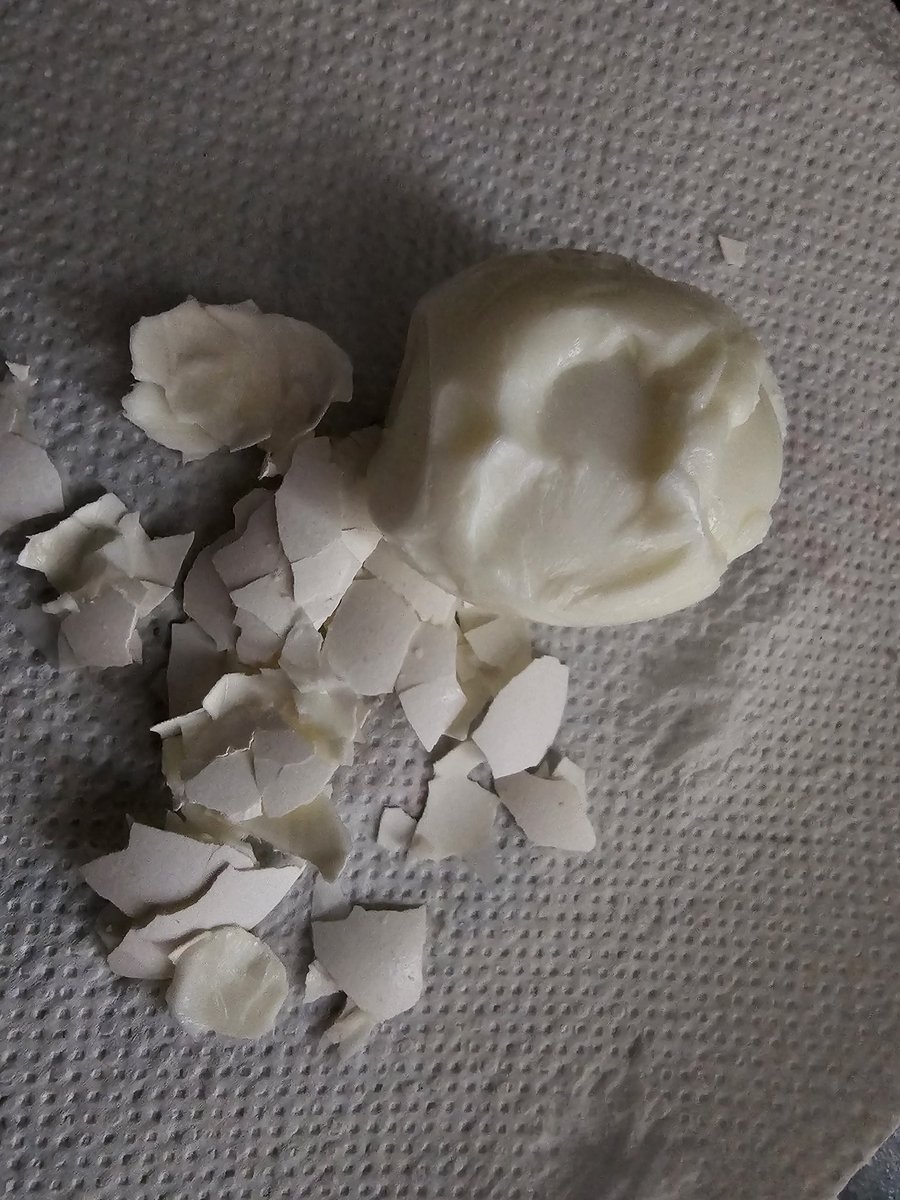 WTF is wrong with these eggs lately. Anyone else experiencing this lame bullshit. #Eggs #pealedeggs #boiledeggs