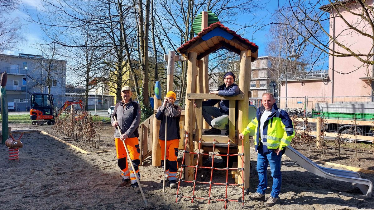 Am Bismarcksteig in #Konstanz könnt Ihr jetzt mit Euren Kindern auch buddeln, wippen und balancieren! Dort findet Ihr beispielsweise eine Rutsche, einen kleinen Kaufladen und Balancierelemente aus Holz. Probiert die neue Spielfläche mal aus! Mehr Infos: konstanz.de/pressemitteilu…