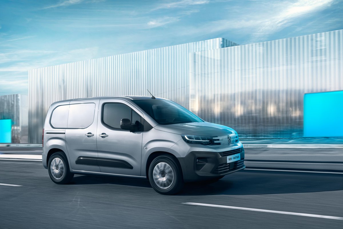 PeugeotUKPR's tweet photo. .@PeugeotUK announces its new range of electric vans, #EPartner, #EExpert &amp; #EBoxer are now open for orders in the UK. This new electric van lineup feature revised styling, new technology &amp; new electric powertrains, with deliveries commencing in spring. ➡️https://t.co/8MYpxlRa4V https://t.co/PFcNofeeEk