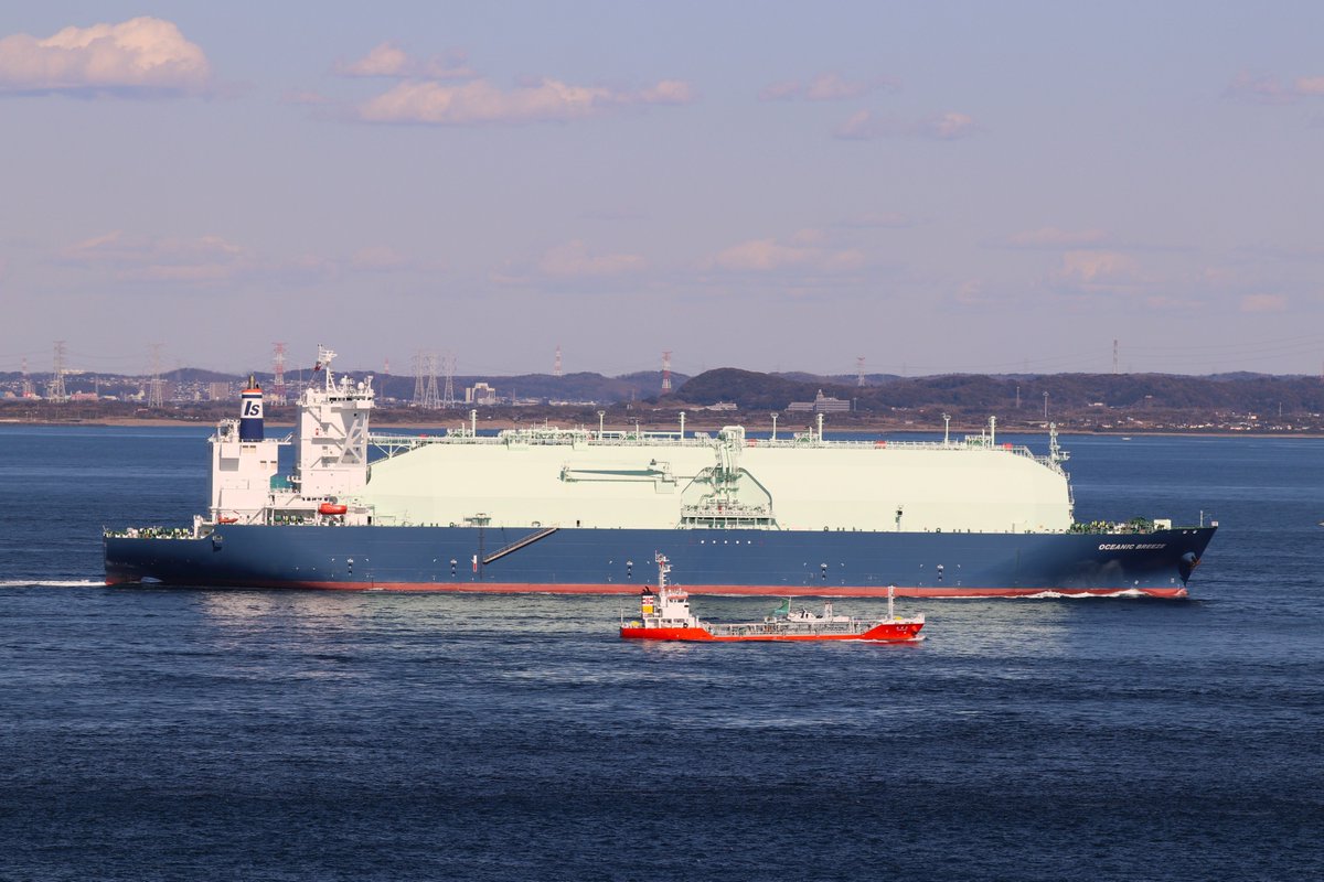 panamaru2's tweet photo. #OCEANIC_BREEZE #IMO9698111
#Moss_type_LNG_Tanker #Sayaendo_type
GRT136894t b-2018
#MHI_NAGASAKI_SHIPYARD_ENGINE_WORKS
The vessel is owned by Oceanic Breeze LNG Transport S.A. (IS: 30% #K_Line : 70%)
en rout to Darwin Australia.
20240310 #shipspotting https://t.co/fGftUI9ObK