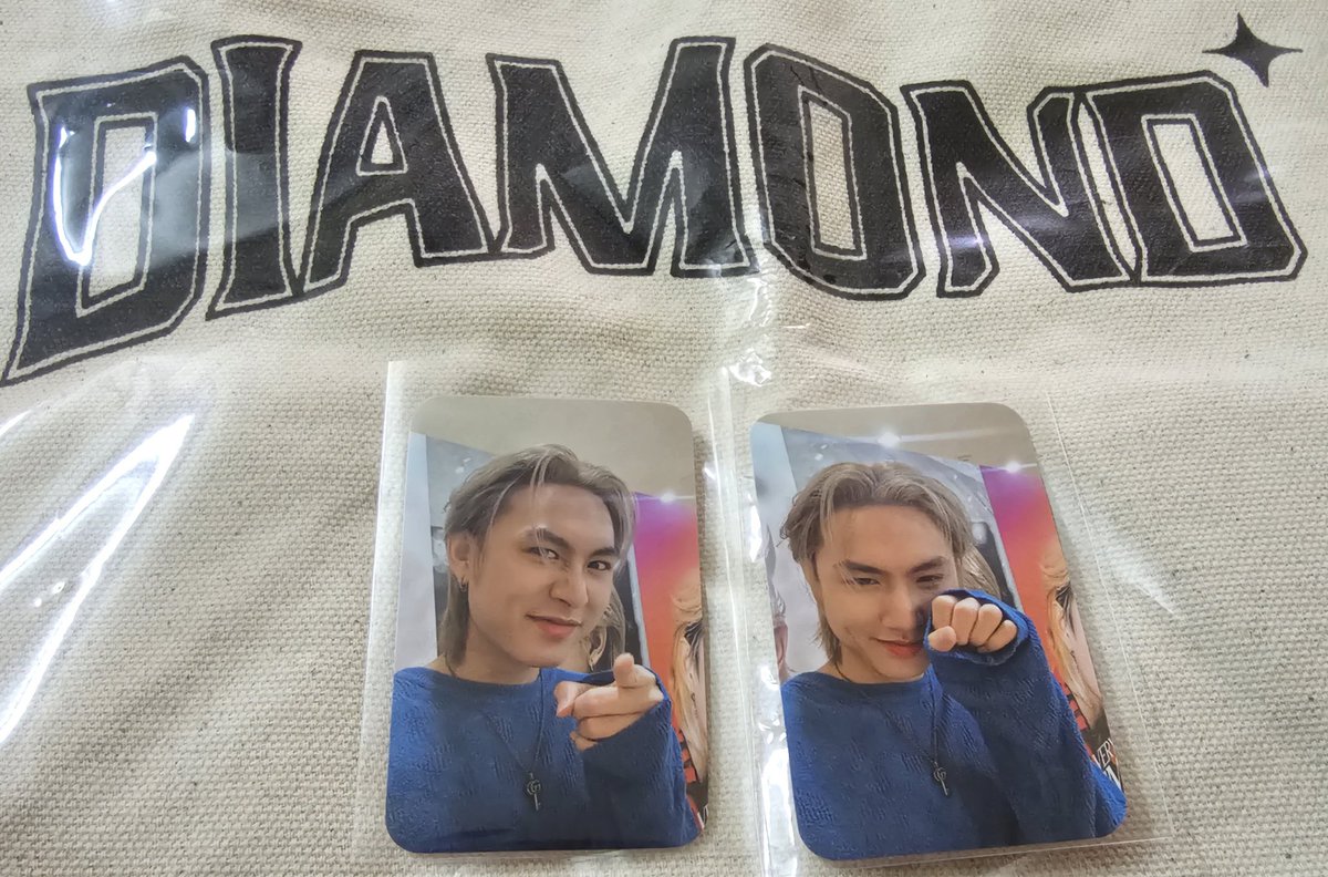 rainyday2523's tweet photo. แงง อยากได้2รูปนี้พอดี น่ารักมากกกก บ้าเอ้ยย 😭😭
#diamondnrk_
#18thDiamondBDAY https://t.co/otB0IwKvv6