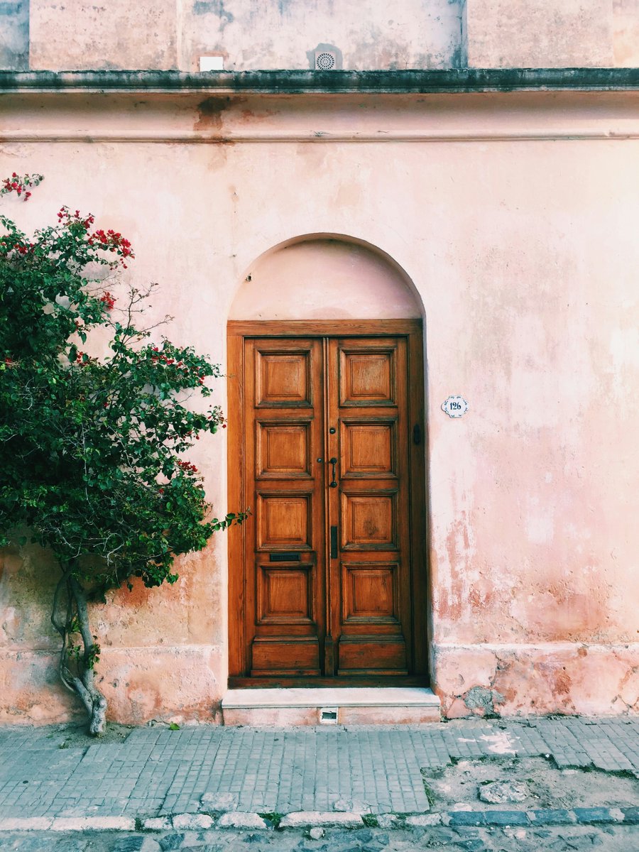 LogiaBooks's tweet photo. "Even now I am at the door knocking."

Photo by Beto Galetto on Unsplash

https://t.co/cDAs5DKBEQ

#Aweikinin #dailymotivation #dailydevotional #devotional #motivation https://t.co/yrtarxooHn