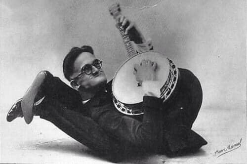 Lostock_Henge's tweet photo. Bendo the amazing bendy banjo man will be appearing at the #Lostfest festival this May. 
To be held at St Gerard's funeral home fields and roller disco, ticket numbers are restricted to all #LostockHall residents who must attend or face severe criminal penalties. https://t.co/AcU4cEOJka