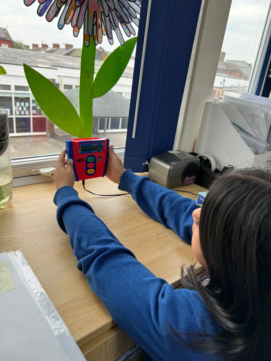 Y4stsilasREMAT's tweet photo. In Computing, we are looking at data collection! We have been using data loggers to record the temperature, levels of sound and levels of light in different areas of our classroom! #SilasComputing π» https://t.co/OdpCjJk19J