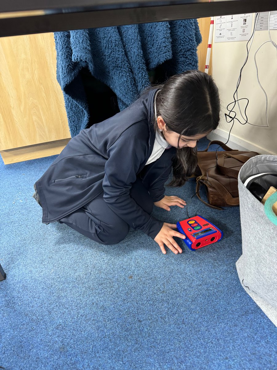 Y4stsilasREMAT's tweet photo. In Computing, we are looking at data collection! We have been using data loggers to record the temperature, levels of sound and levels of light in different areas of our classroom! #SilasComputing π» https://t.co/OdpCjJk19J